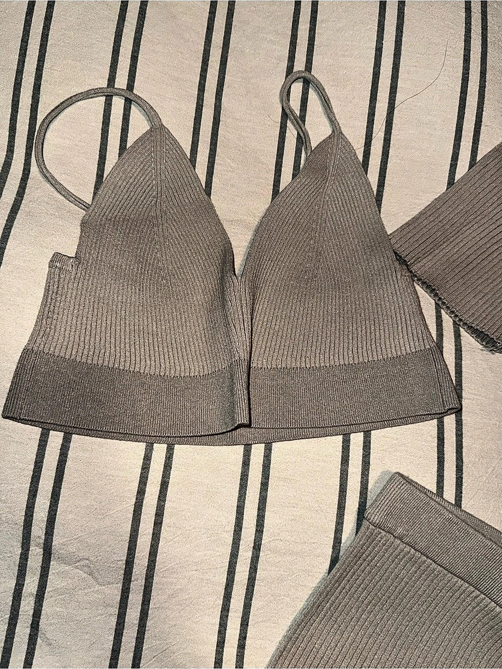 H&M Ribbed 3-Piece Set in beige - Picture 8 of 8